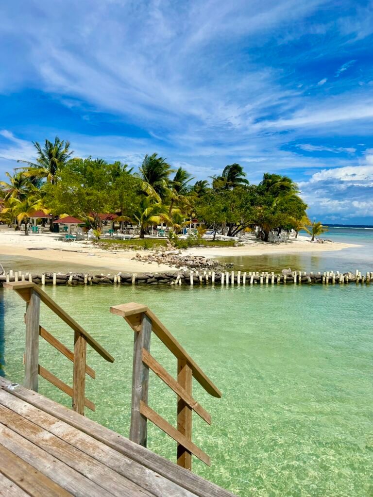 Bando Beach Utila